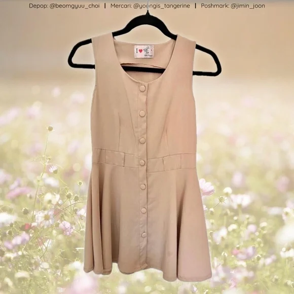 Beige vintage dress ✨ - Picture 1 of 5